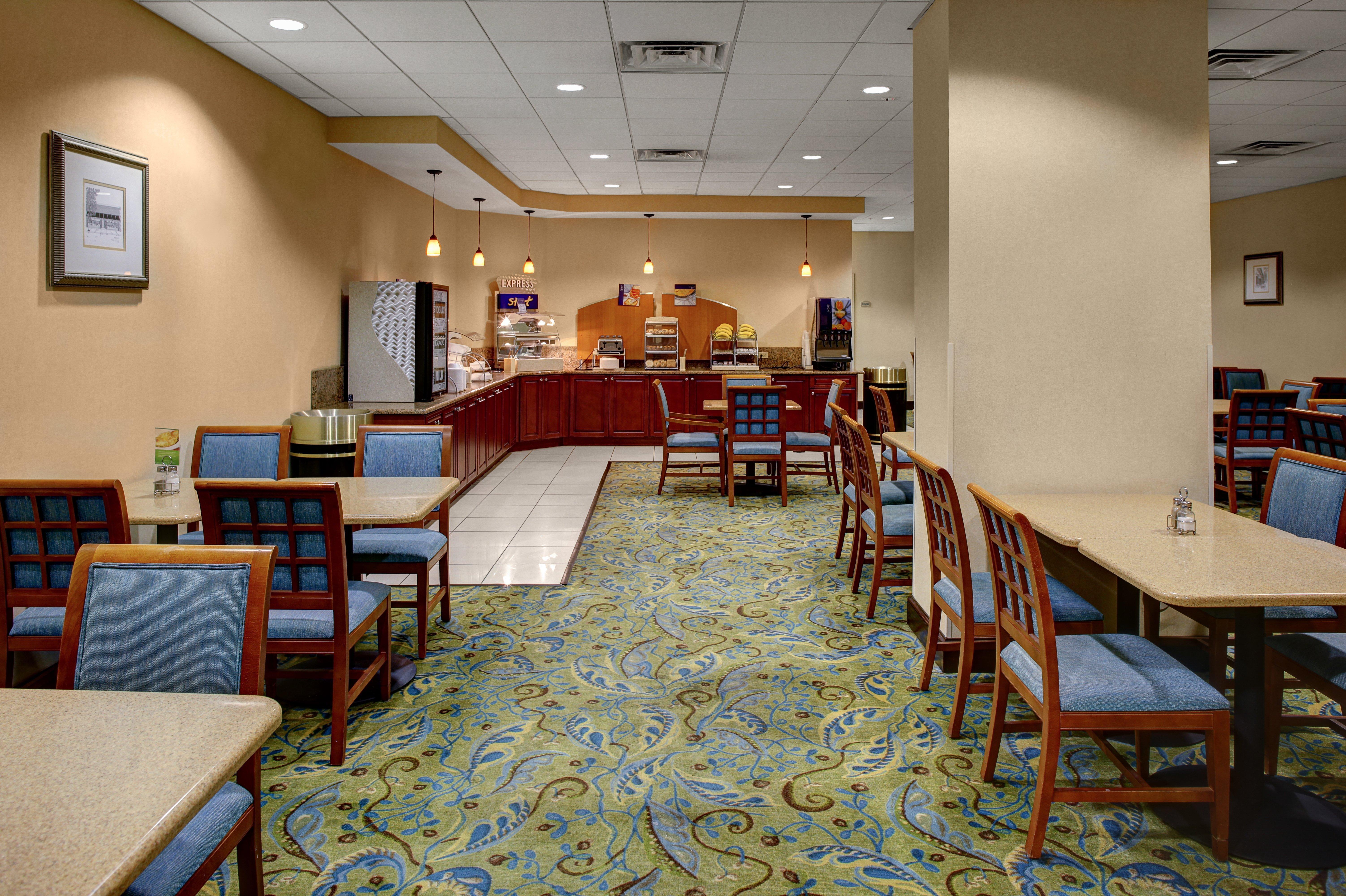 Holiday Inn Express - Richmond Downtown By Ihg Exterior photo